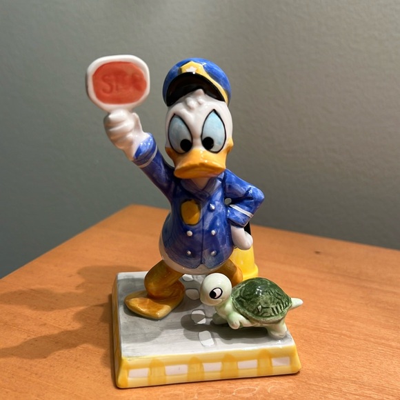 Donald Duck figurine stop sign 1990 great condition - Picture 1 of 5